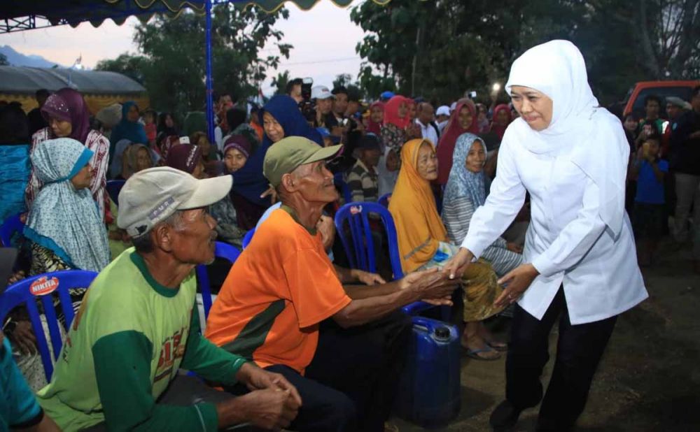 Gubernur Jatim Khofifah Indar Parawansah menyapa warga