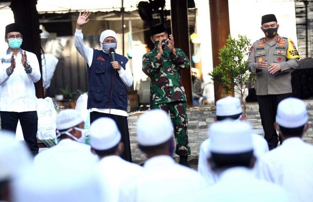 Gubernur, Pangdam dan Kapolda Jatim memberikan motivasi dan semangat untuk para santri