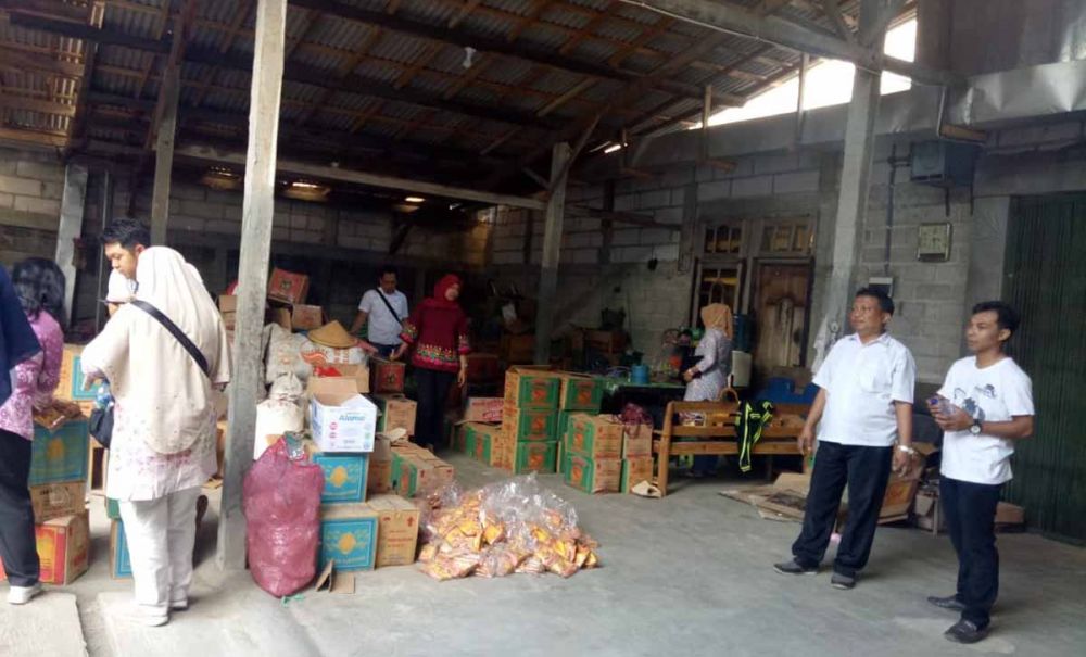 Penggerebekan gudang jamu ilegal di Desa Sumber, Kecamatan Sanankulon, Kabupaten Blitar digerebek