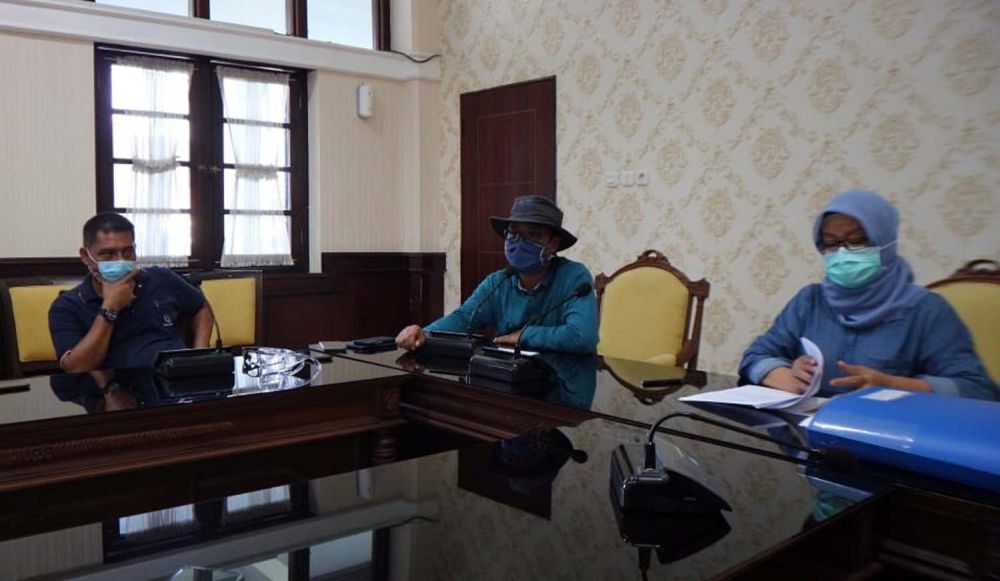 Tim Gugus Tugas Percepatan Penanganan Covid-19 Surabaya menjelaskan kronologi temuan karyawan Sampoerna yang terkonfirmasi positif Corona