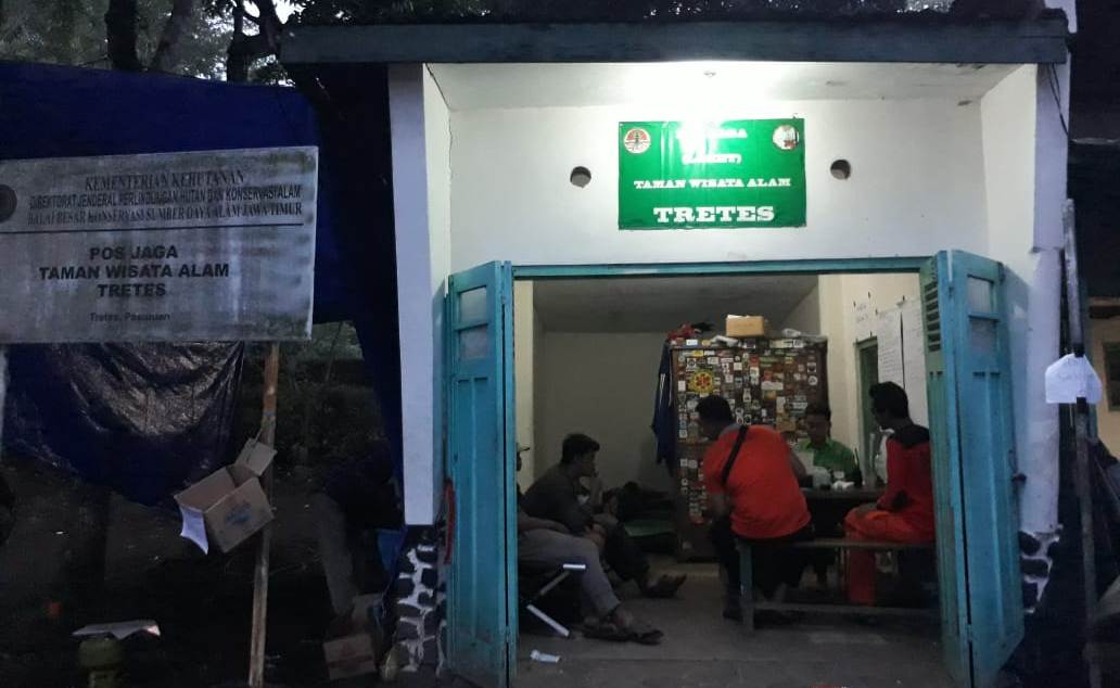 Posko perizinan pendakian Gunung Arjuno di kawasan Tretes Pasuruan 