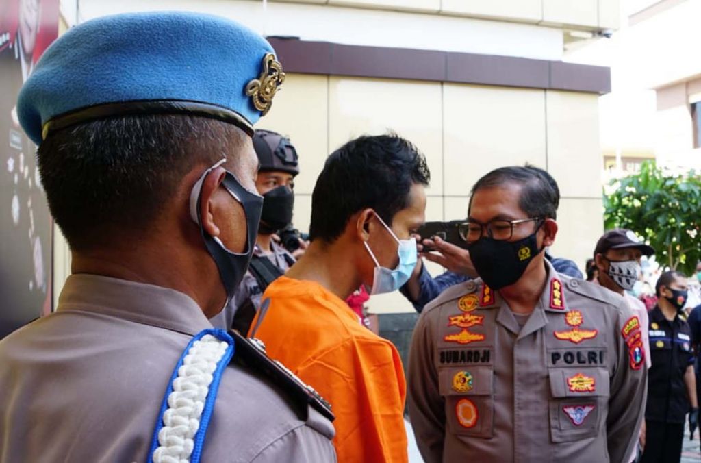 Guru ngaji yang cabuli 25 santri sesama jenis diamankan di Mapolresta Sidoarjo