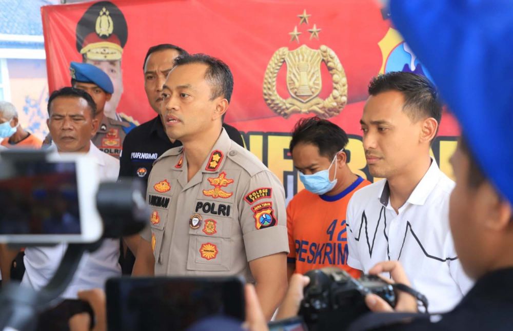 Kapolres Kediri AKBP Lukman Cahyono memberikan keterangan kasus persetubuhan anak yang dilakukan seorang guru ngaji ponpes