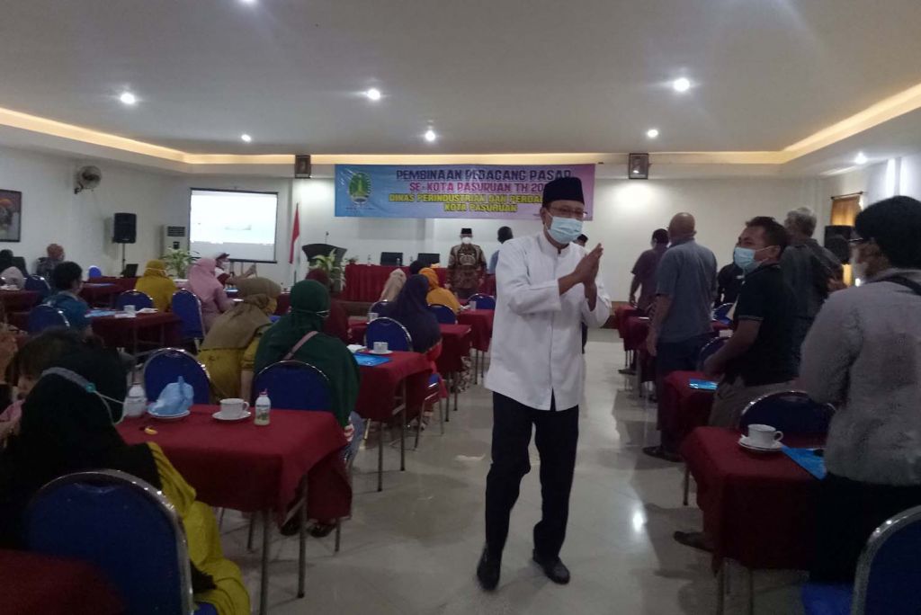 Wali Kota Pasuruan Saifullah Yusuf saat bertemu para perwakilan pedagang pasar