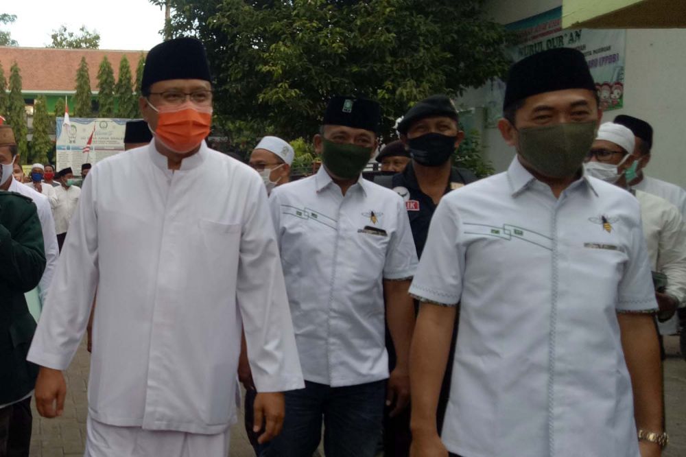 Gus Ipul (kiri) usai menerima surat rekomendasi dari PKB atas pencalonannya di Pilkada Kota Pasuruan 2020