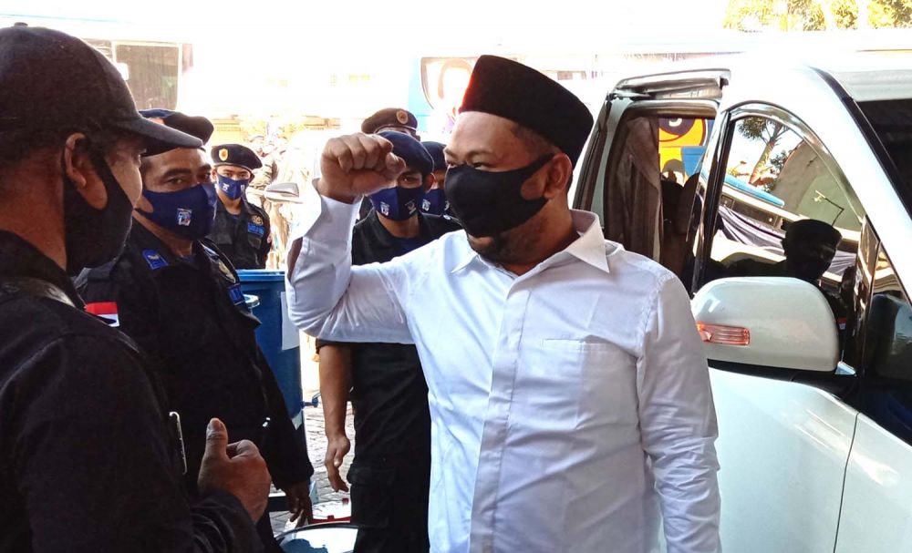 Gus Yani (baju putih) saat deklarasi dirinya sebagai cabup Gresik (Foto: Sahlul Fahmi/jatimnow.com)