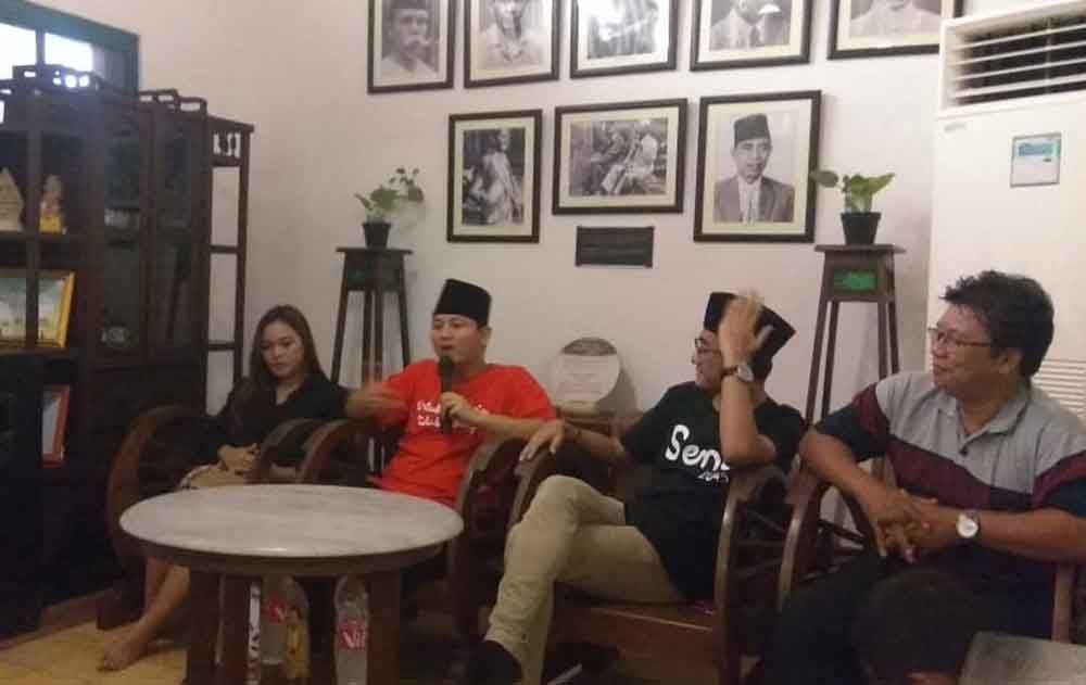 Wakil Bupati Trenggalek M Nur Arifin (kaos merah)