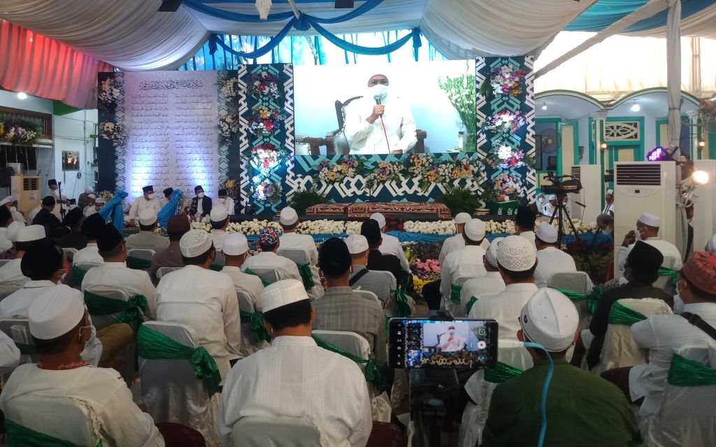 Gubernur Jatim Khofifah Indar Parawansa dalam Haul KH Hamid Kota Pasuruan. (Foto: Moch Rois/jatimnow.com)