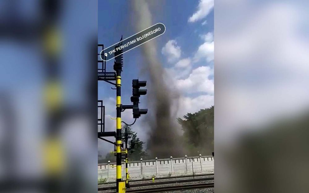 Tangkapan layar video tornado disebut di Bojonegoro yang beredar