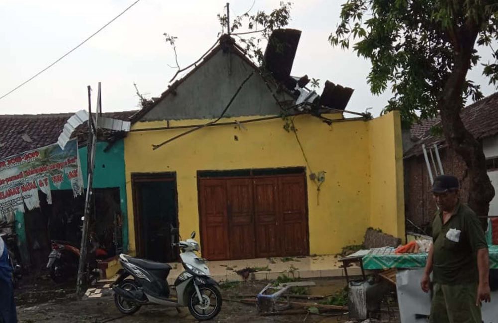 Hujan Angin Terjang Empat Desa di Mojokerto