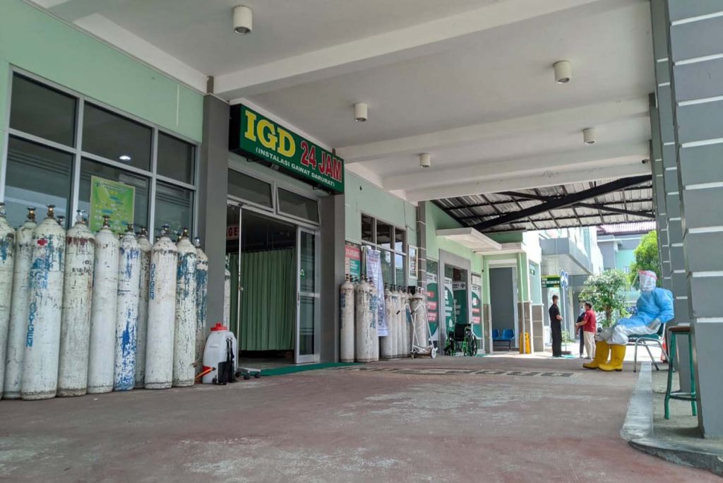 Bagian depan IGD RSUD dr Harjono, Ponorogo