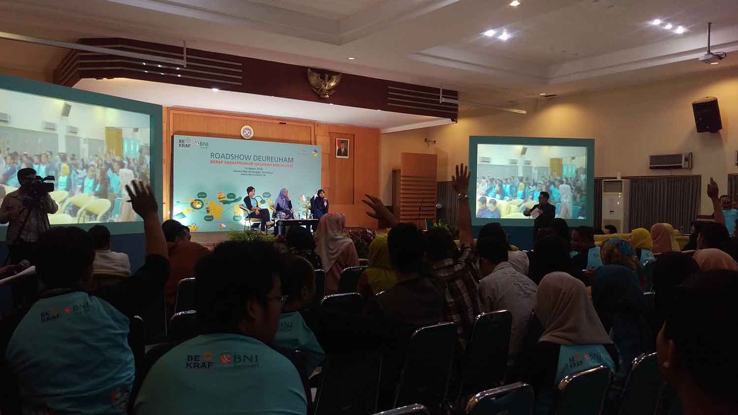 Talkshow tentang penyelenggaraan Derap Ekrafpreneur Hasanah Mulia (Deureuham) di Unair.