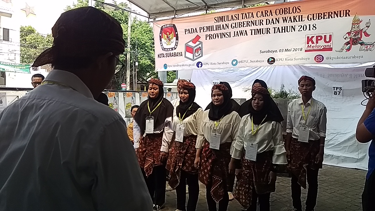 Simulasi yang digelar KPU Surabaya.