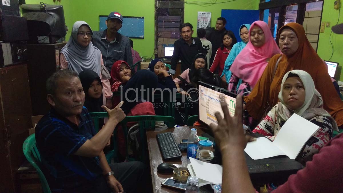 Tuntut Informasi Bangku Kosong, Wali Murid 'Geruduk' Diknas Jatim