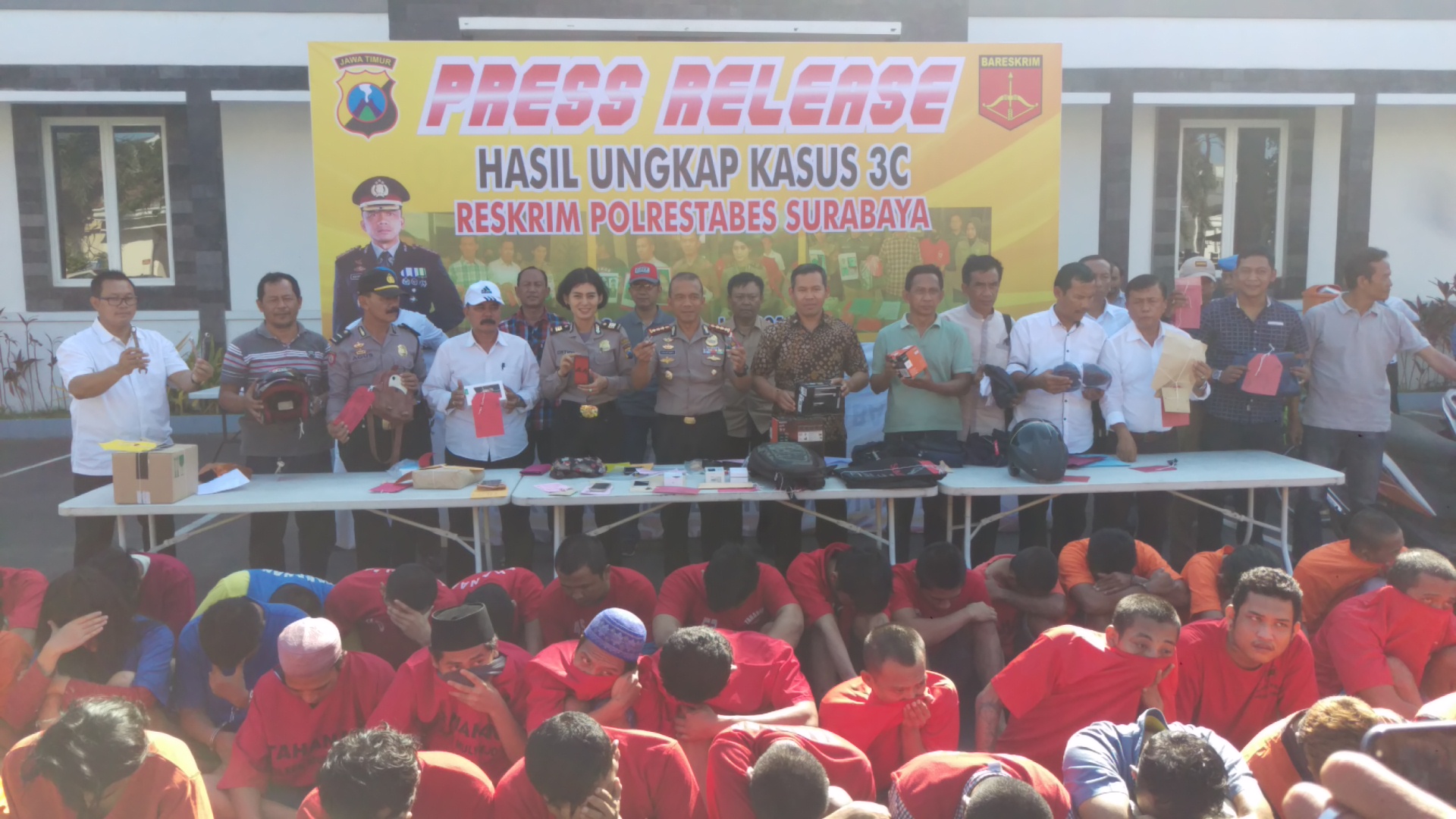 Kapolrestabes dan jajaran saat rilis di Mapolrestabes.