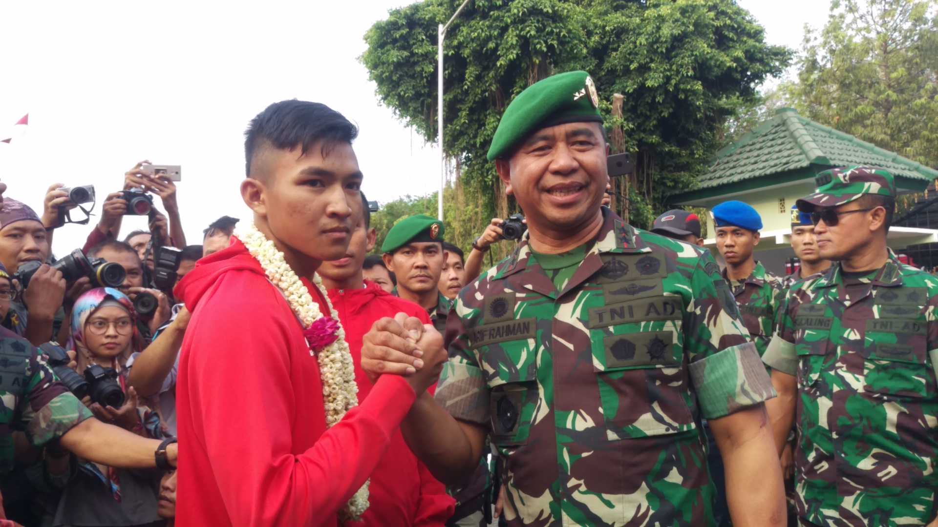 Serda Rifki bersama Pangdam V/ Brawijaya