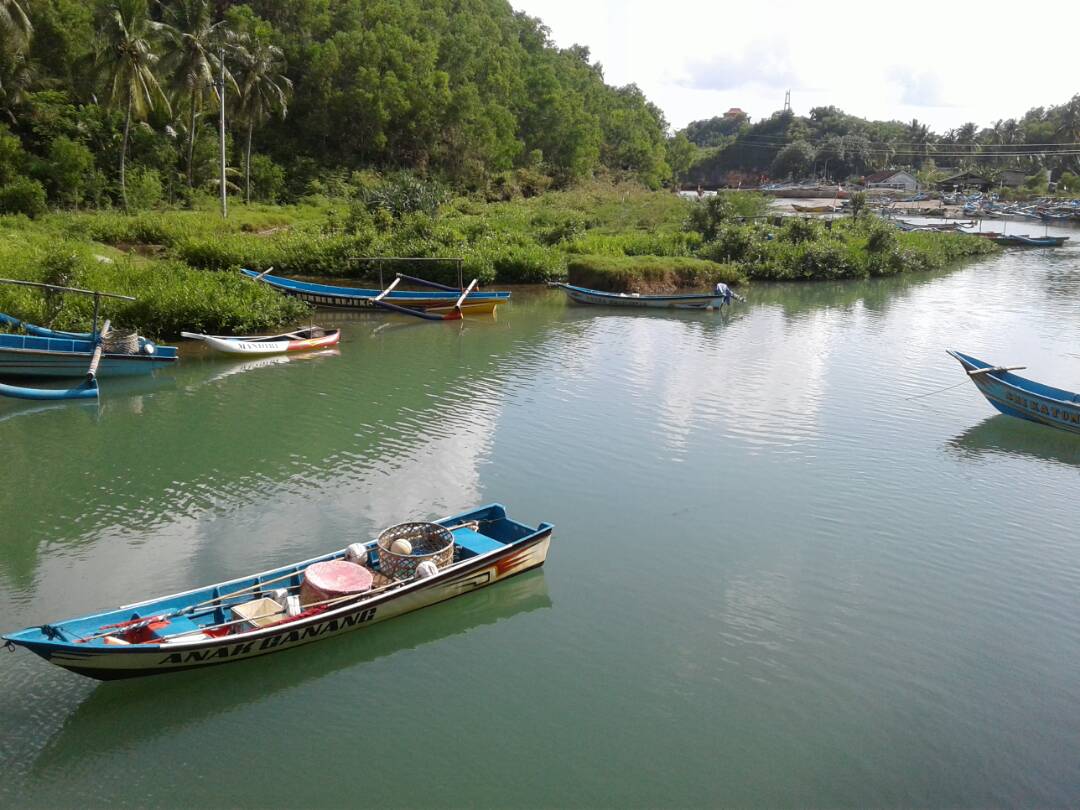 Pemandangan Kali Cokel di Pacitan.