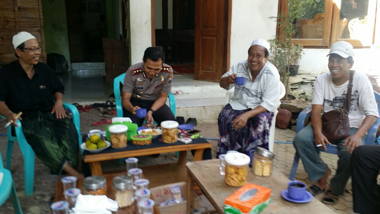  Kapolres Pacitan AKBP Setyo K Heriyanto, bertemu dengan tokoh agama setempat.