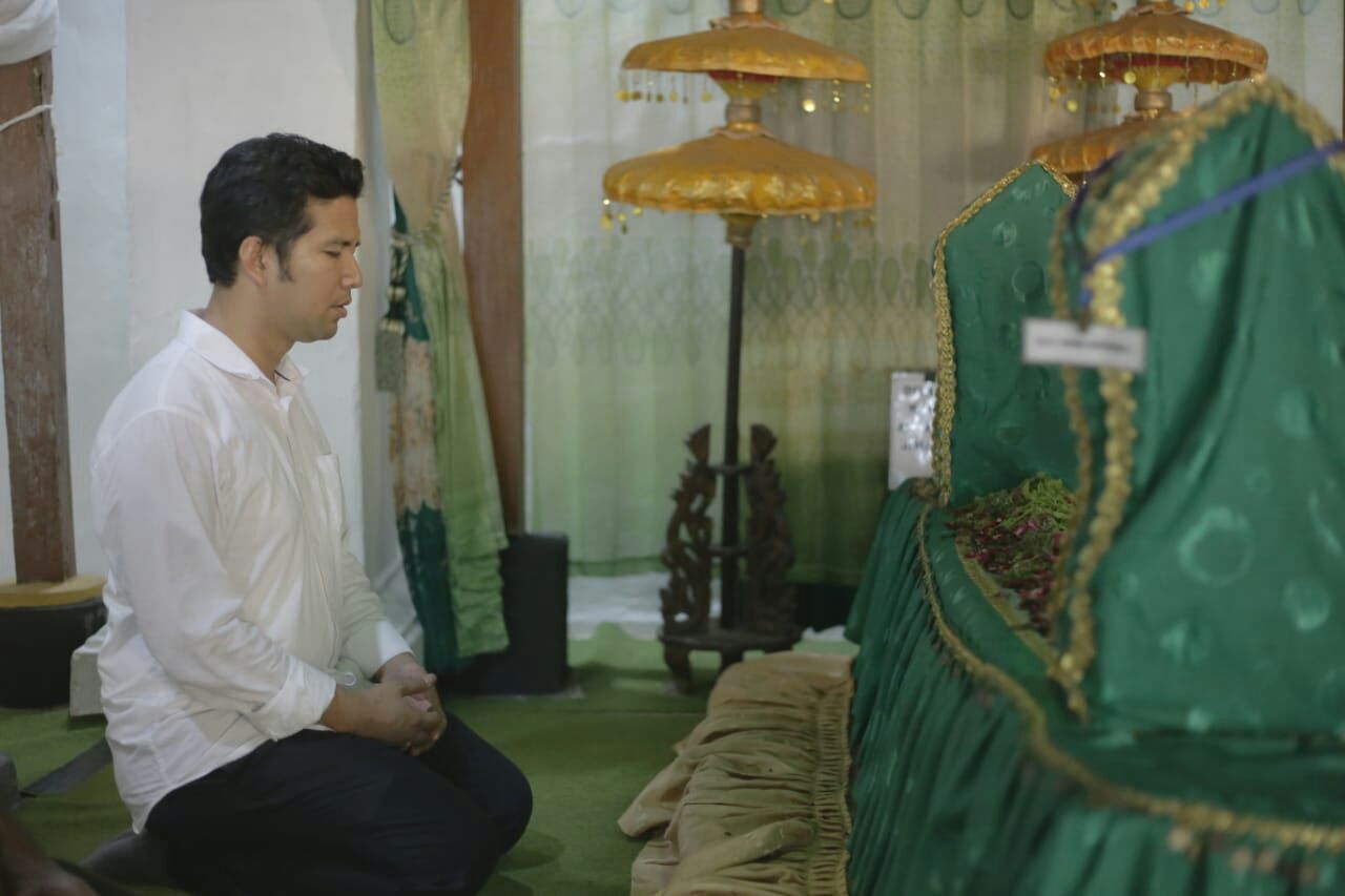 Emil Dardak Ziarah Ke Makam Kiai Kanjeng Jimat