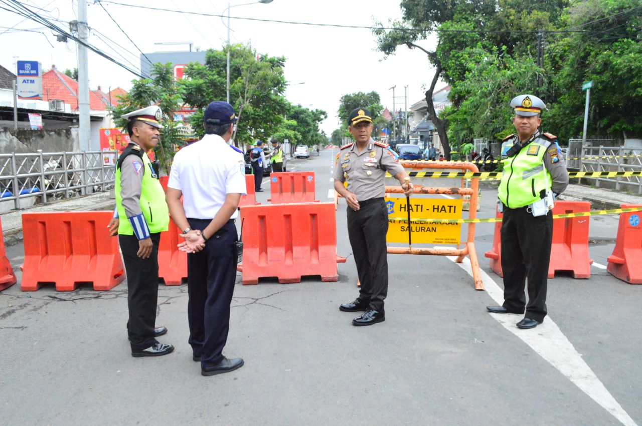 Kapolres mendatangi lokasi jembatan ambles Jalan Kartini.