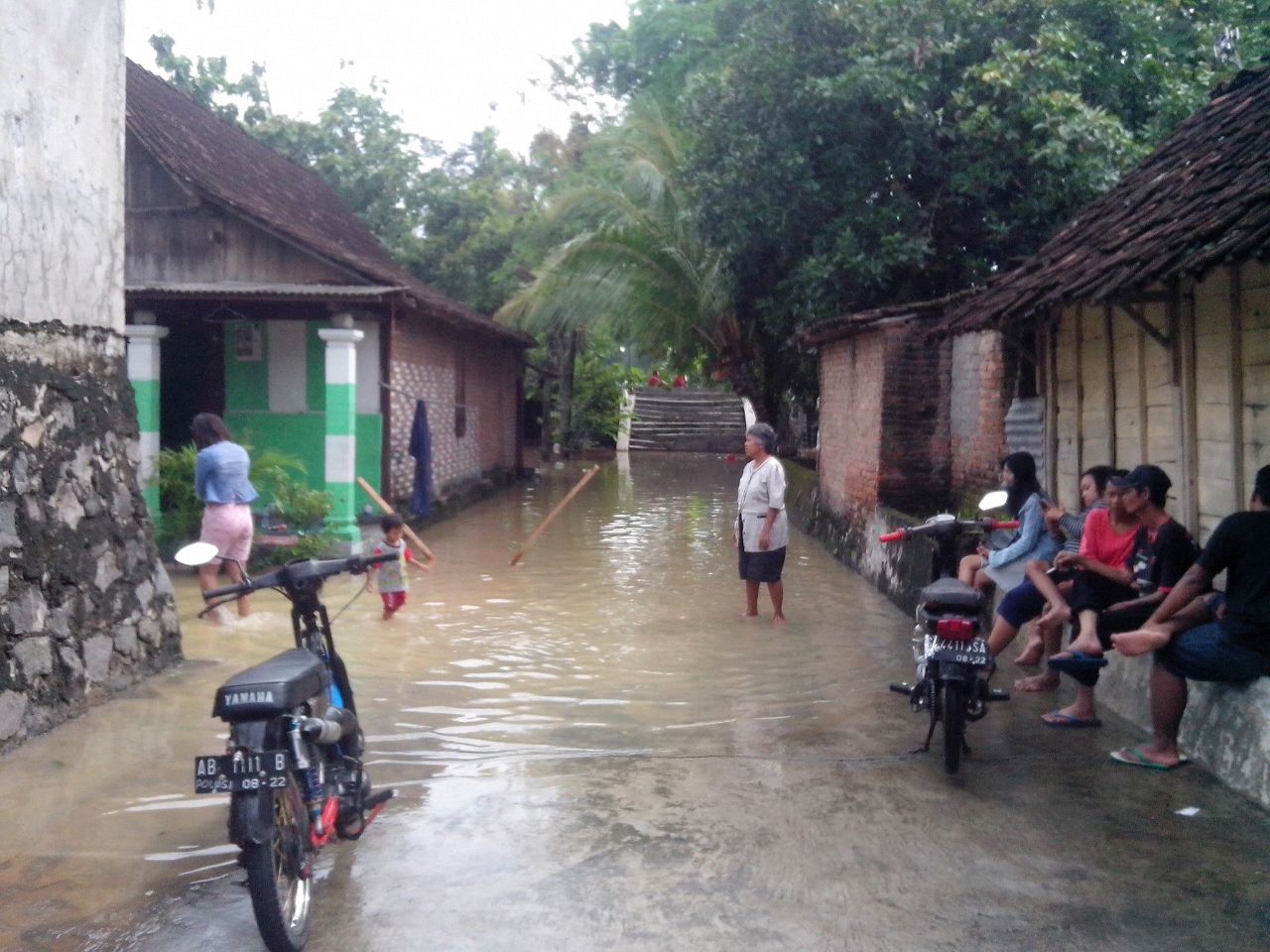 Kondisi salah satu desa di Ngawi yang banjir, dampak dari luapan Bengawan Solo.