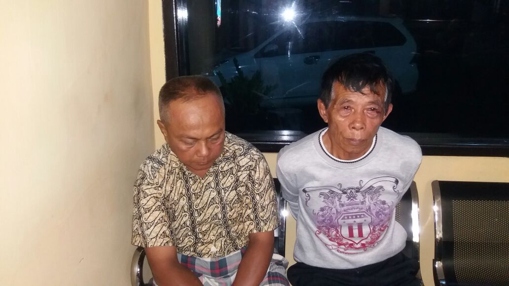 Dua tersangka usai ditangkap petugas.
