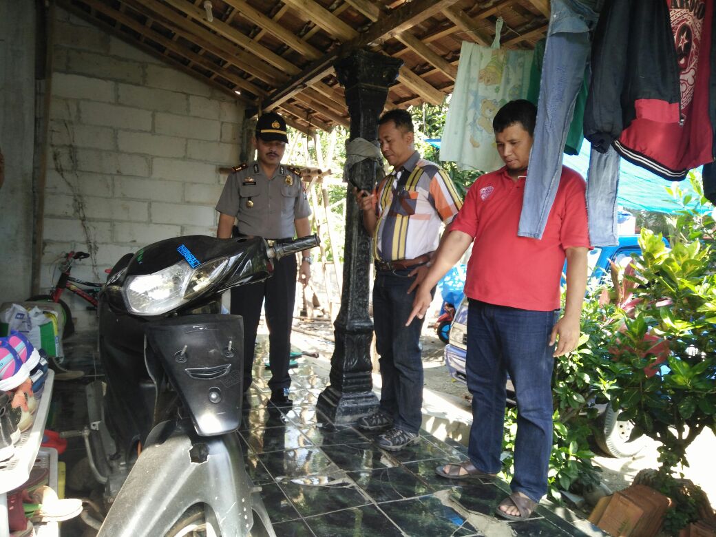 Petugas melakukan olah TKP hilangnya si 'Nin-nin'.