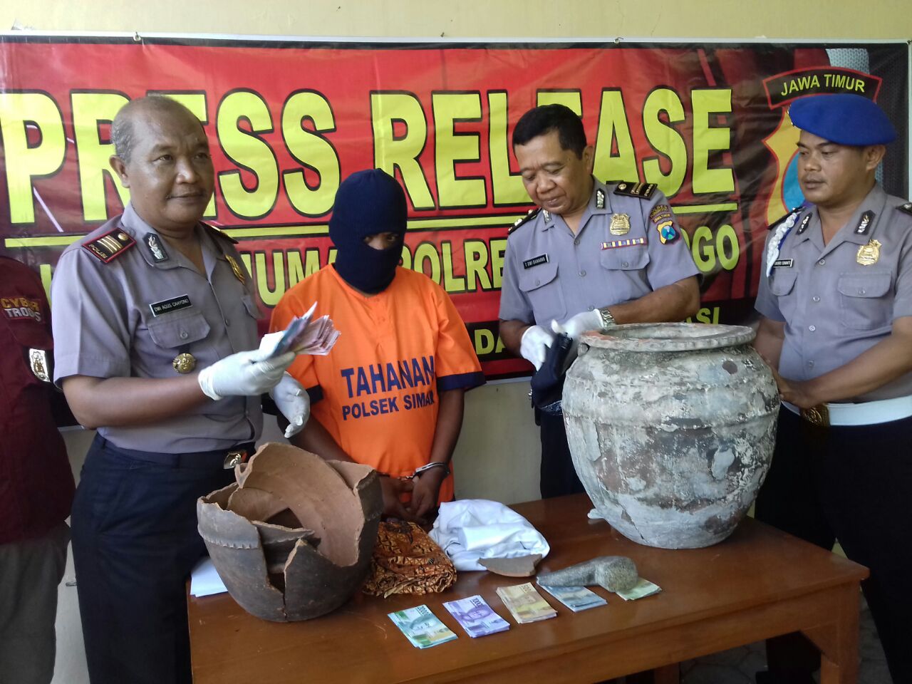 Mengaku Bisa Gandakan Uang, Dukun Palsu 'Gentong Ajaib' Dipolisikan