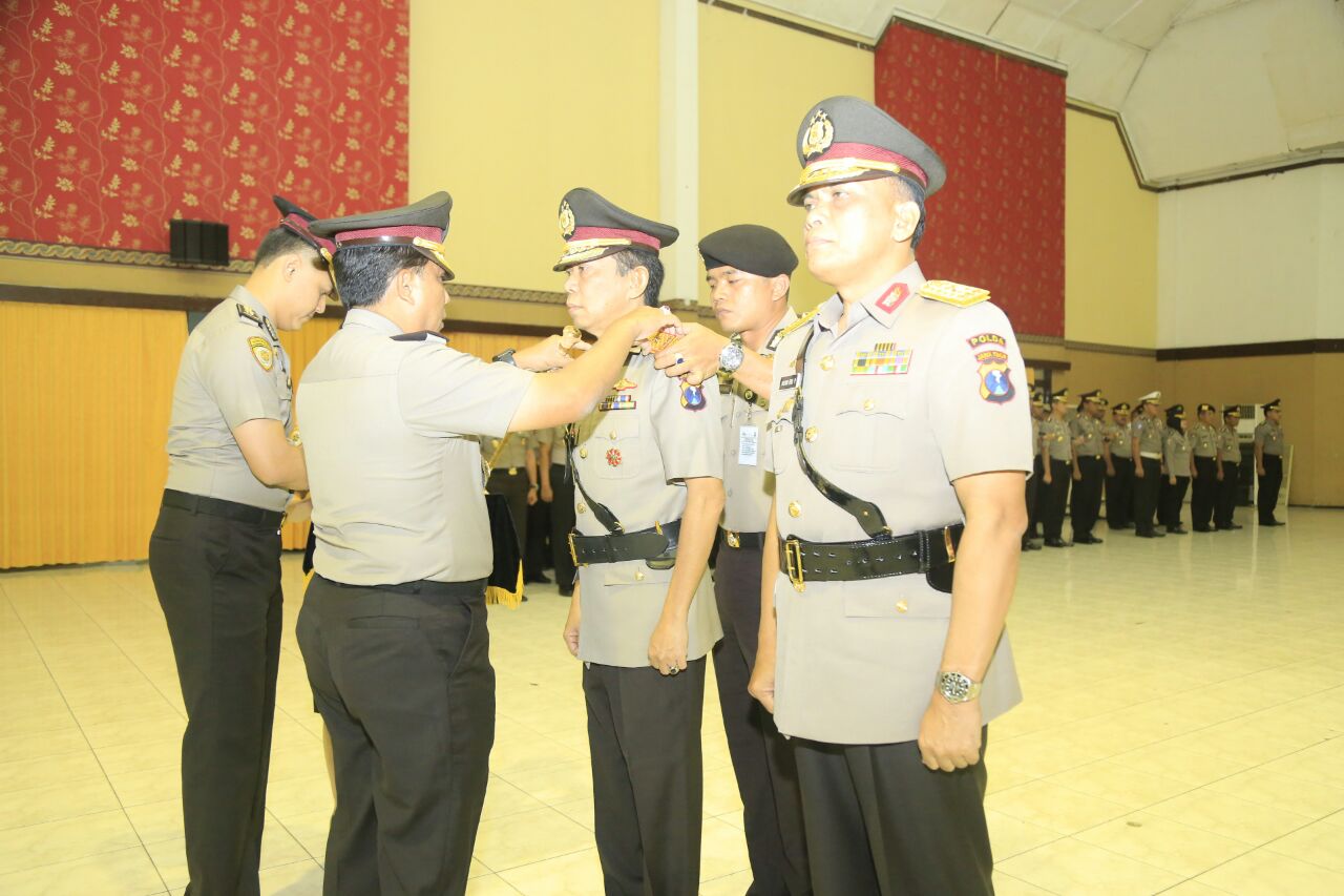 Prosesi Sertijab oleh Kapolda Jatim Irjen Pol Machfud Arifin, di Mapolda Jatim.