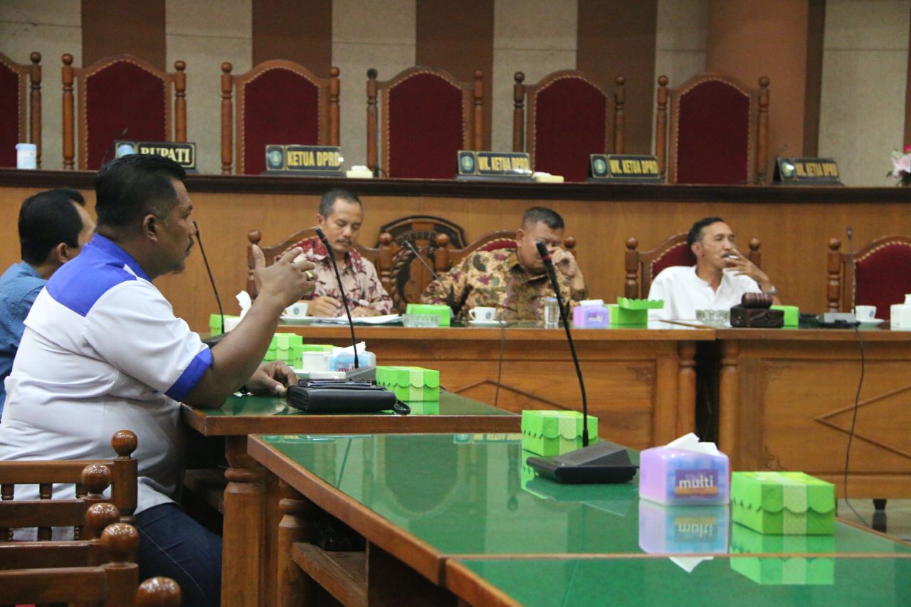 Suasana pembahasan pemekaran wilayah Ponorogo di gedung DPRD.