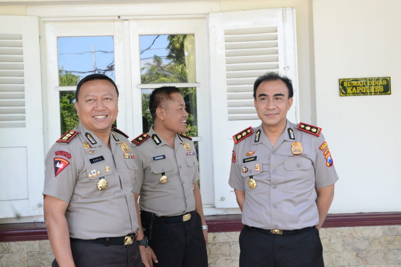 Kapolres Ponorogo, AKBP Radiant, meninjau rumah dinas.