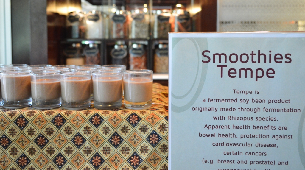 Smoothies tempe, salah satu olahan makanan berbahan tempe.