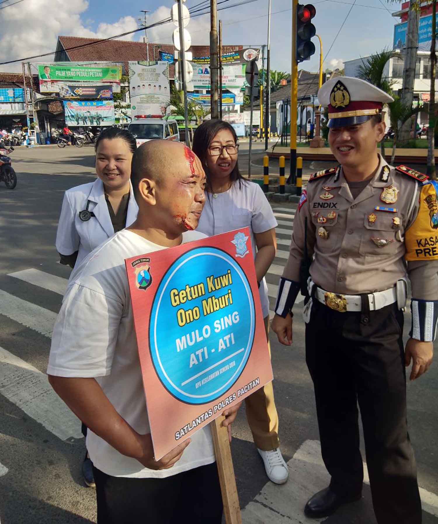 Salah satu 'korban' yang berkeliaran di Perempatan Penceng.