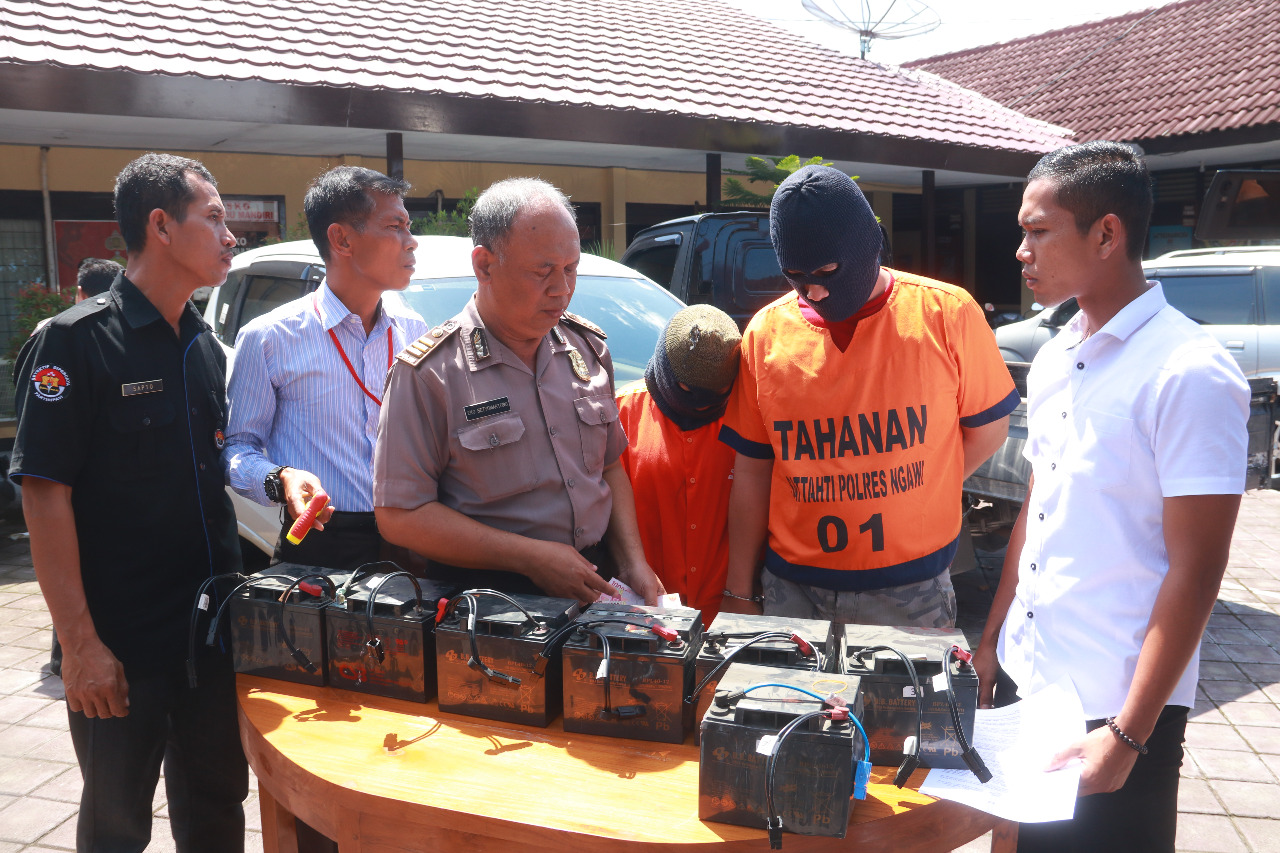 Pengantin Baru ini Milih Bulan Madu di Penjara 