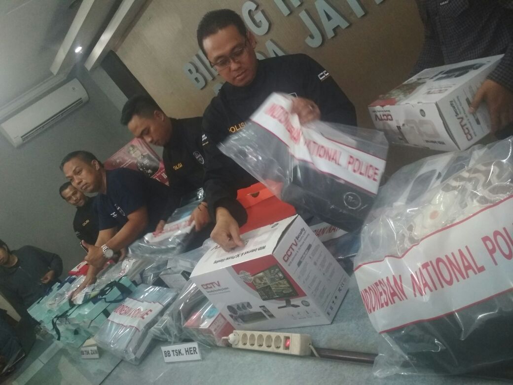 Barang bukti yang berhasil diamankan oleh Subdit Siber Polda Jatim.