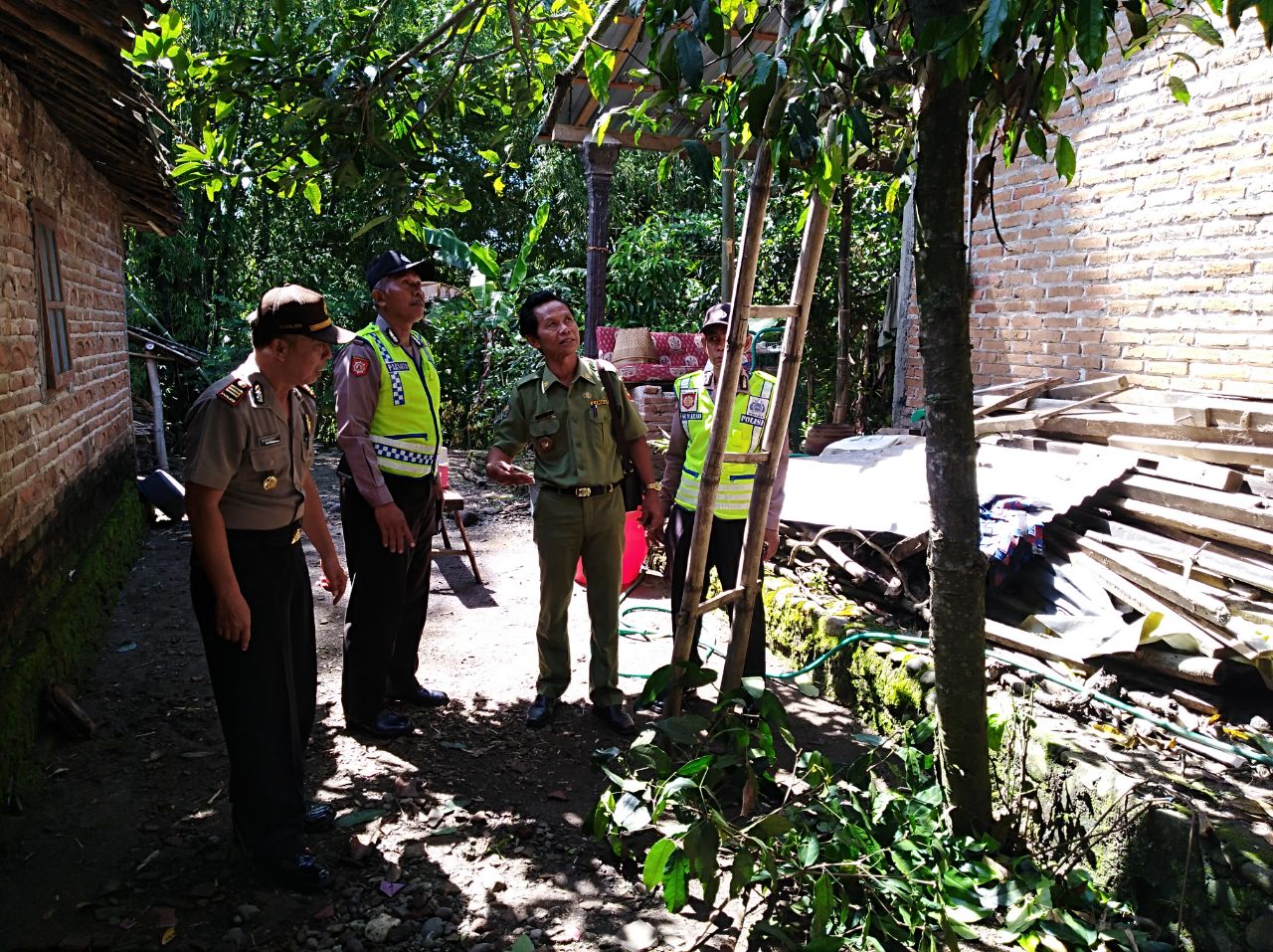Jatuh dari Pohon Melinjo, Kakek Bibit Tewas