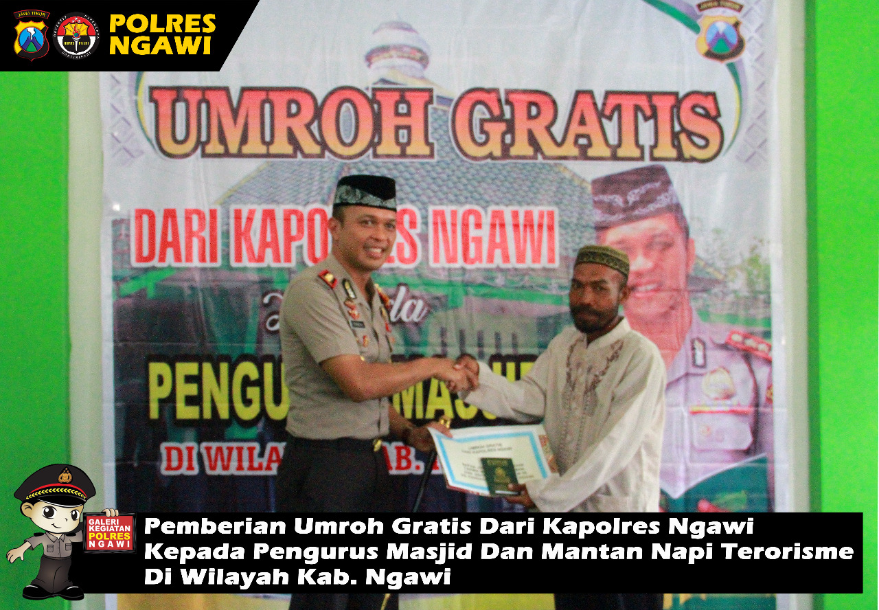 Kapolres Ngawi AKBP Pranatal memberangkatkan Umroh pengurus Masjid dan mantan napi teroris.