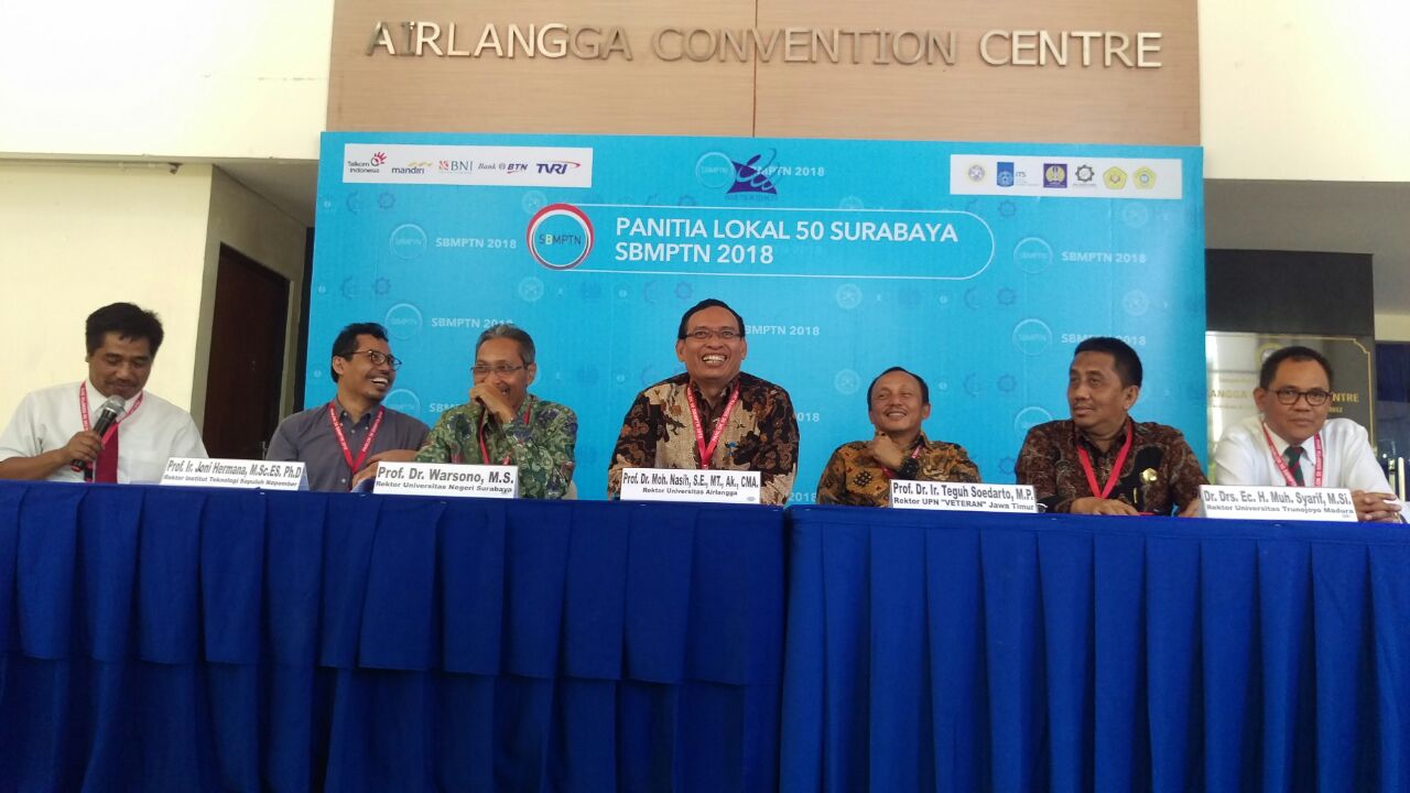 Panitia Lokal 50 Surabaya memberikan penjelasan terkait dengan SBMPTN