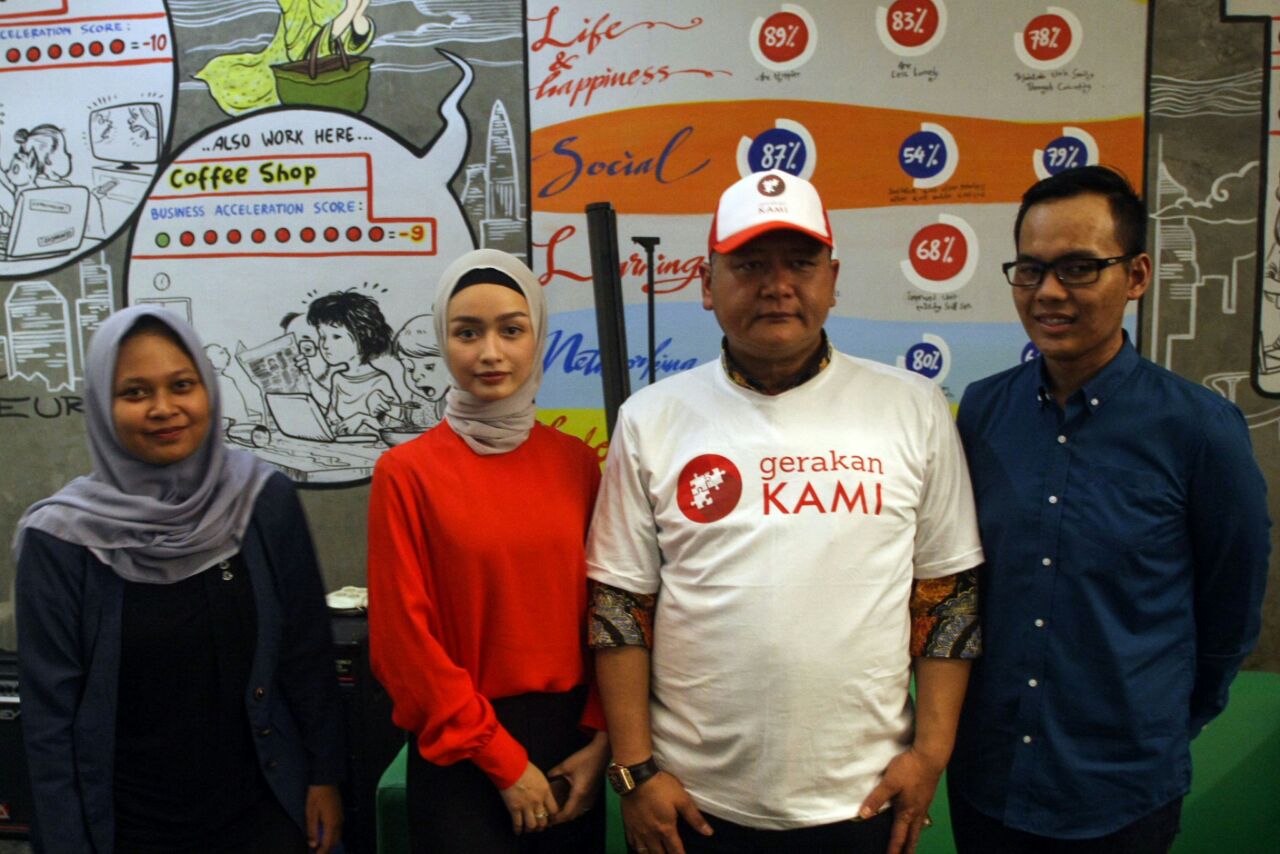 Ketua DPC PDIP Wisnu Sakti Buana (memakai topi).