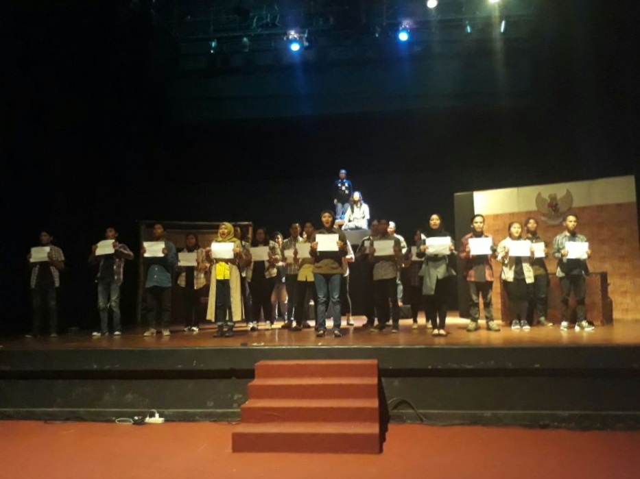 Pementasan Sanggar Lidi di gedung Cak Durasim, Surabaya.