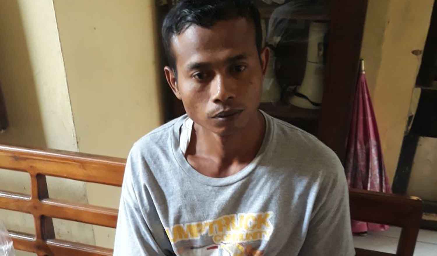 Anang Winarno diborgol ke kursi usai mengamuk.