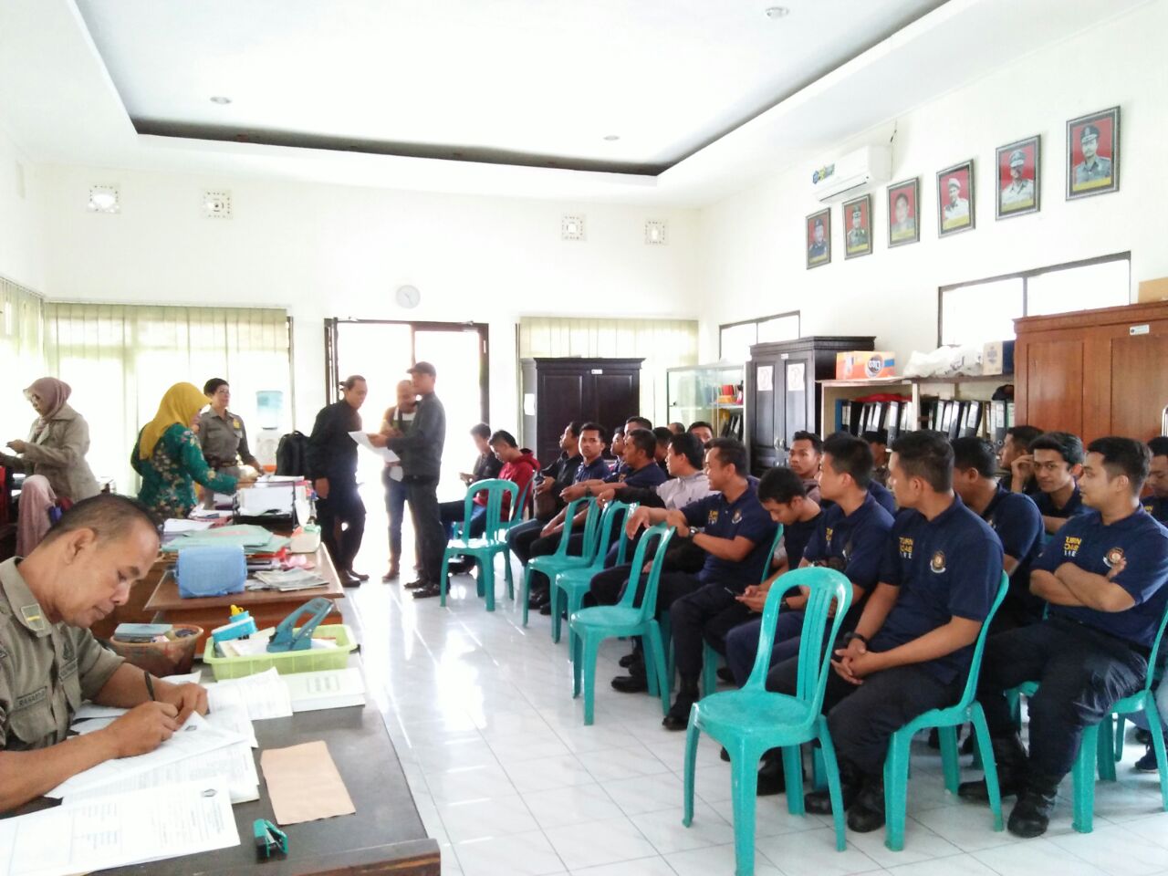 Anggota Damkar saat di Kantor Satpol PP