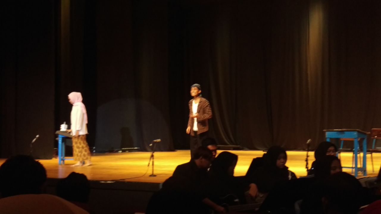 Salah satu adegan dalam pentas teater siswa SMAMDA