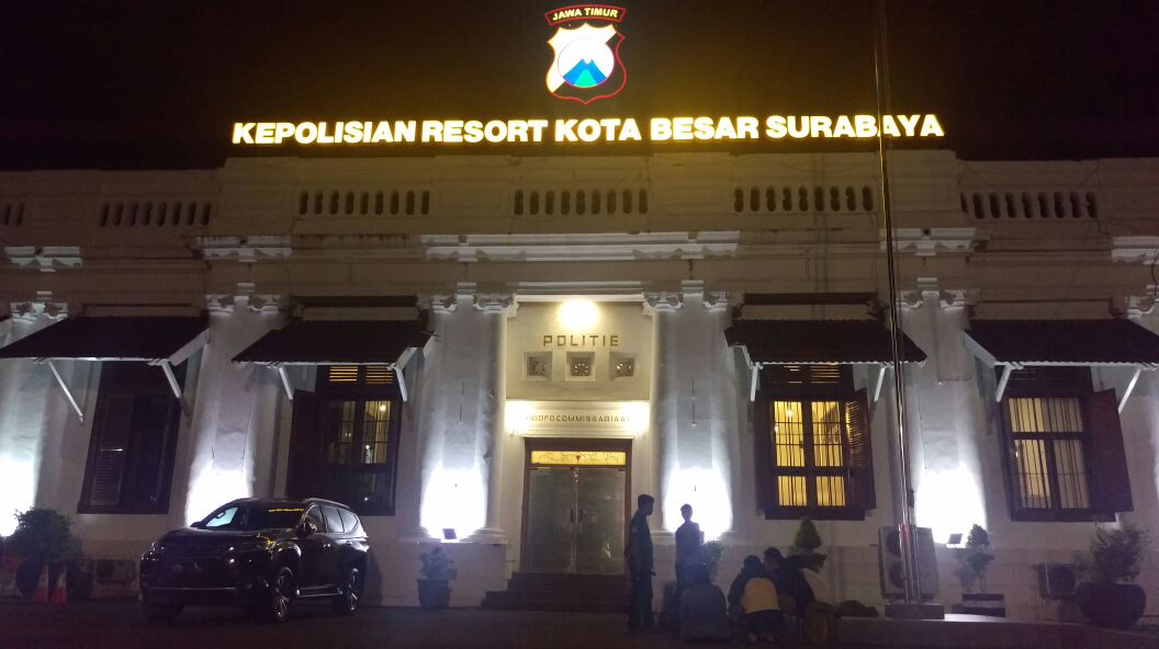 Gedung Mapolrestabes Surabaya.