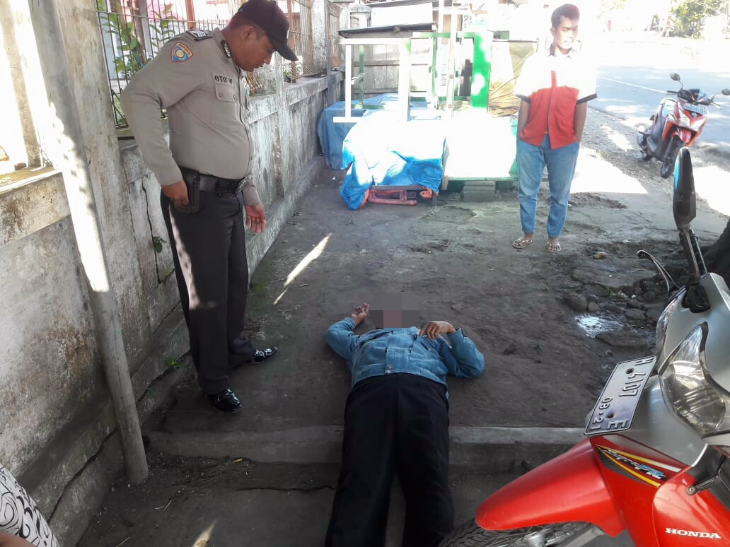 Kakek Ini Ditemukan Tergeletak Tak Bernyawa di Bawah Tenda