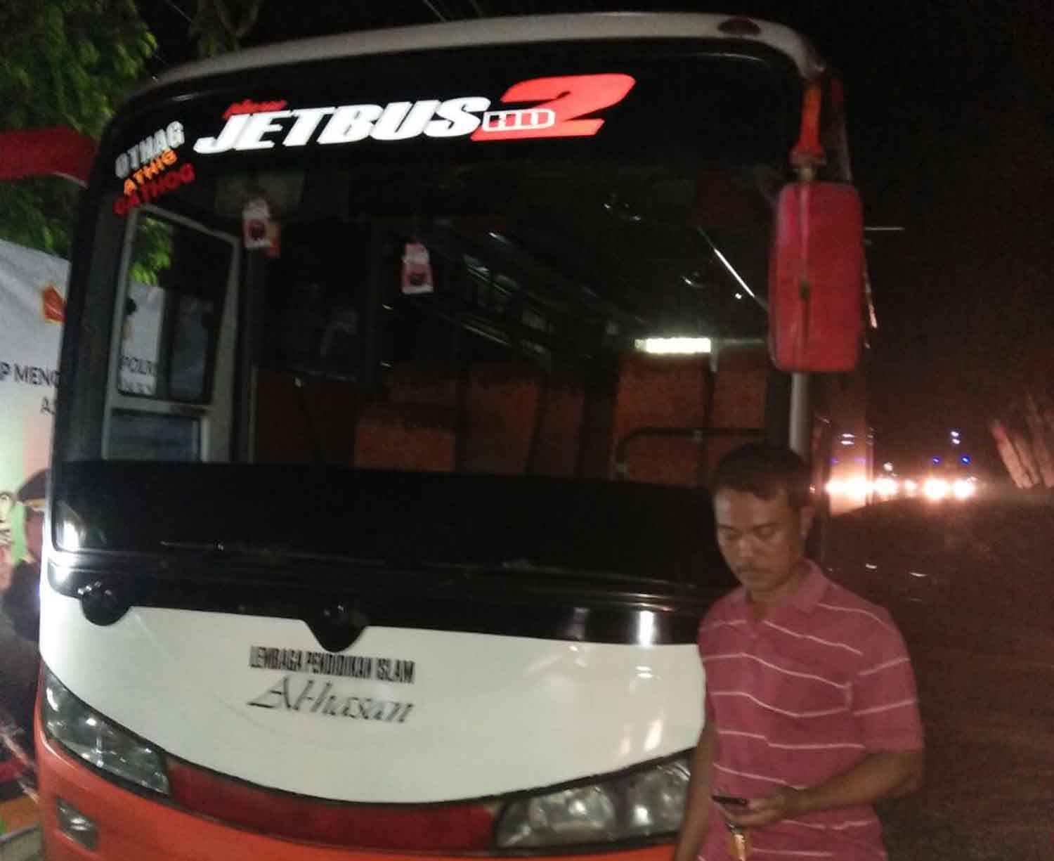 Salah satu bus yang digadaikan.