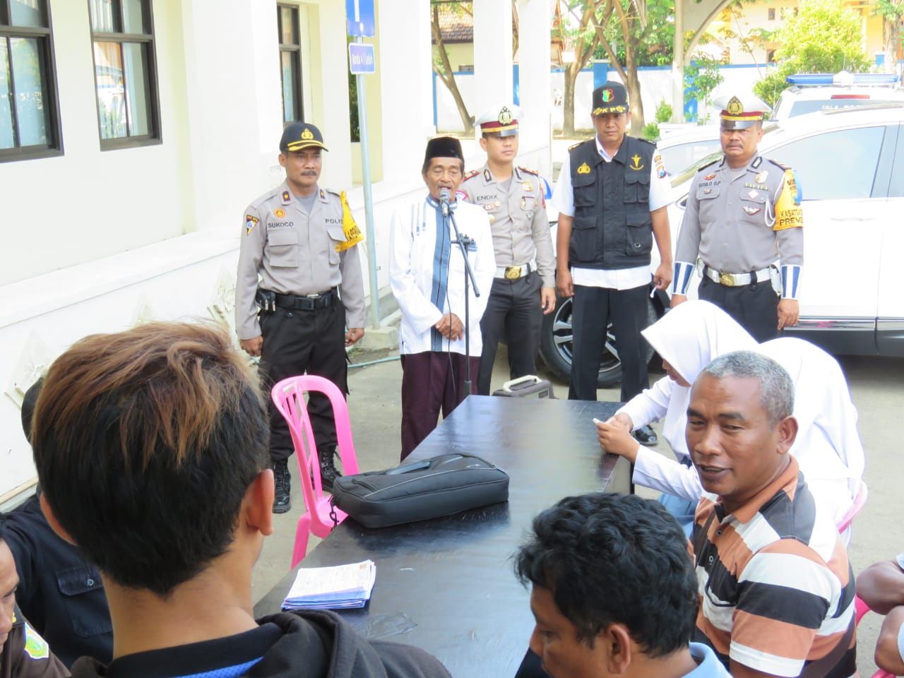 Terjaring Razia, Pelanggar Lalu Lintas Ini Diceramahi Ulama