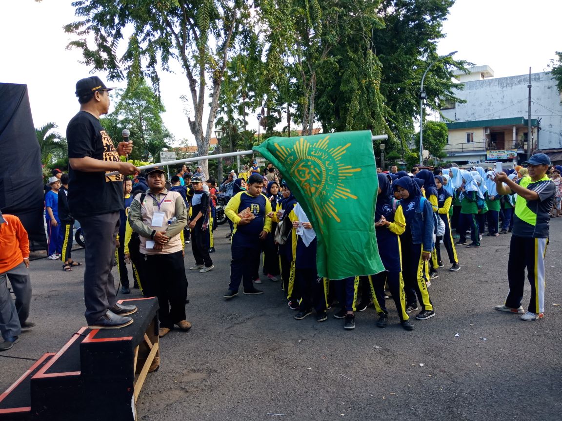 Acara jalan sehat yang digagas Pemuda Muhammadiyah Surabaya.