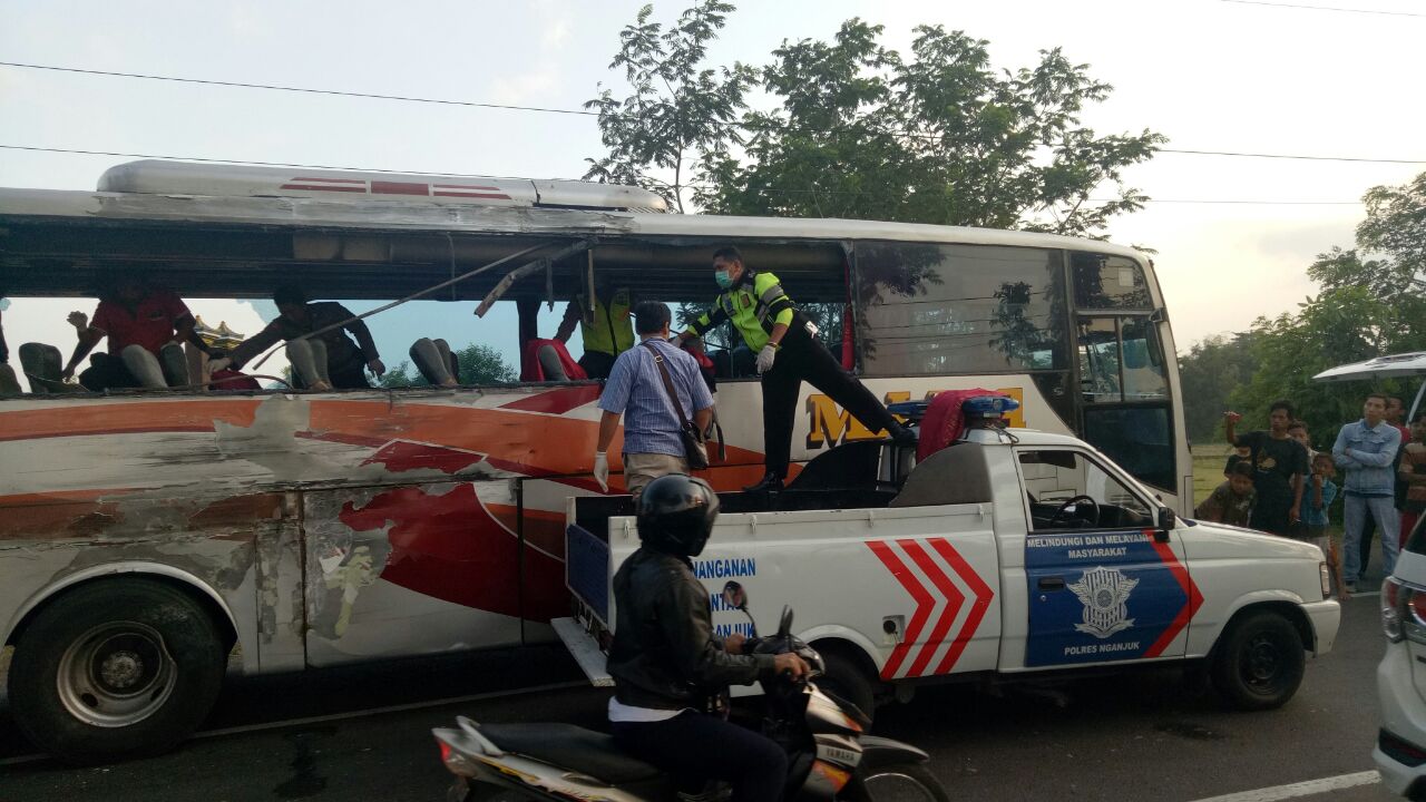 Tabrakan Maut Bus Mira vs Bus Pariwisata di Nganjuk, 3 Penumpang Tewas