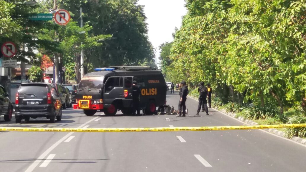  Bom Bunuh Diri di Surabaya, Bom Aktif Ditemukan di GKI Diponegoro